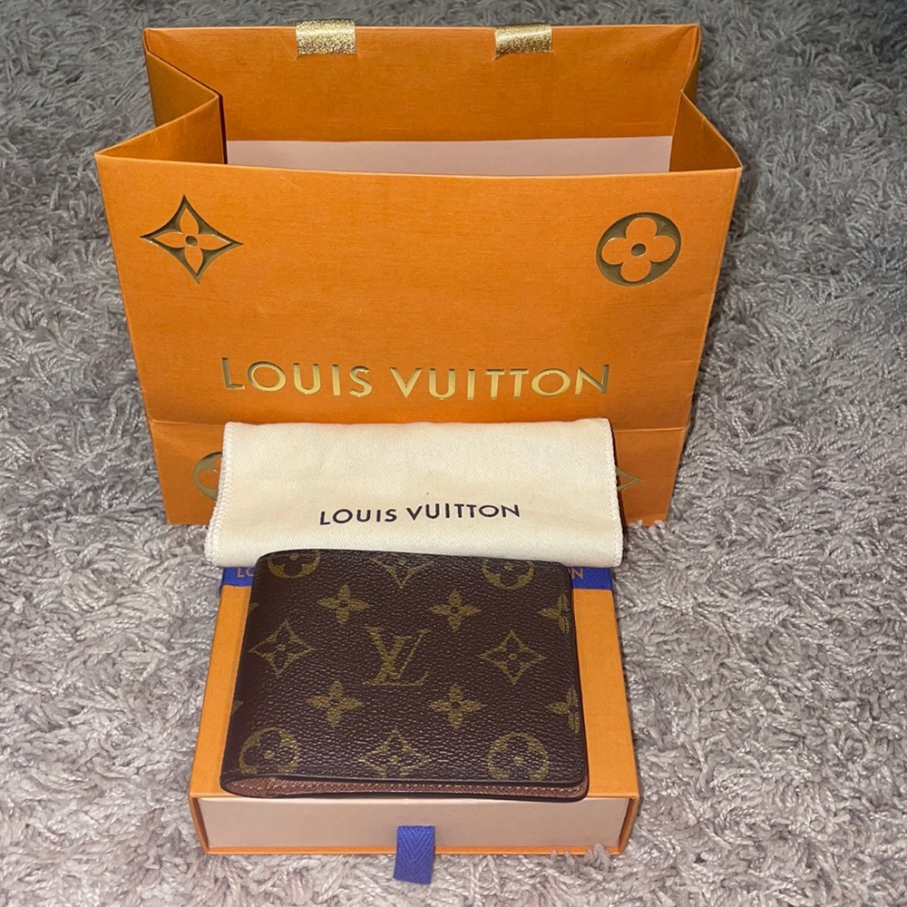 Louis Vuitton men’s Multiple Wallet